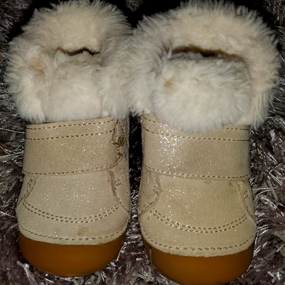 Stride Rite infant/toddler boot with fur trim, and sparkle details.